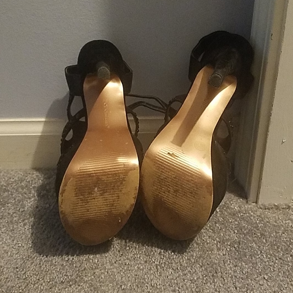 shoes - Picture 3 of 3